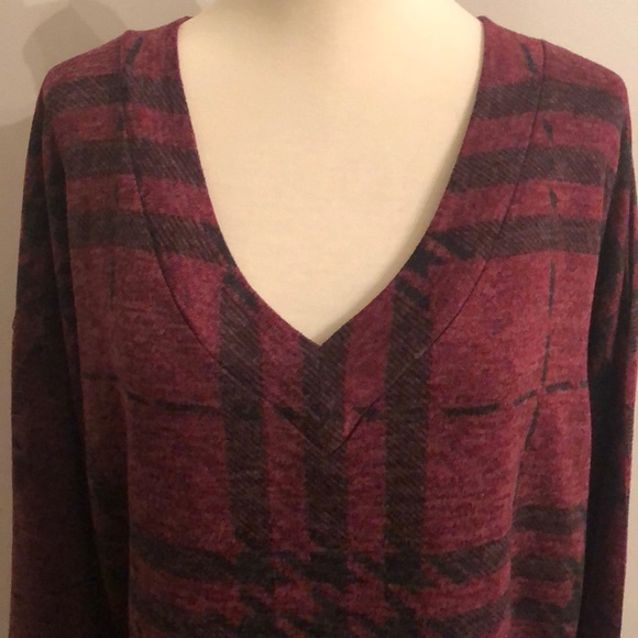 Long sleeve pattern top - Picture 2 of 4